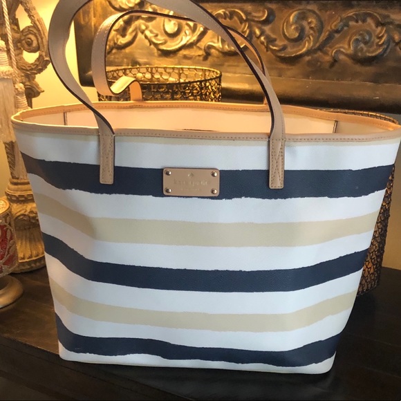 kate spade Handbags - KATE SPADE 🔥♠️TOTE BAG